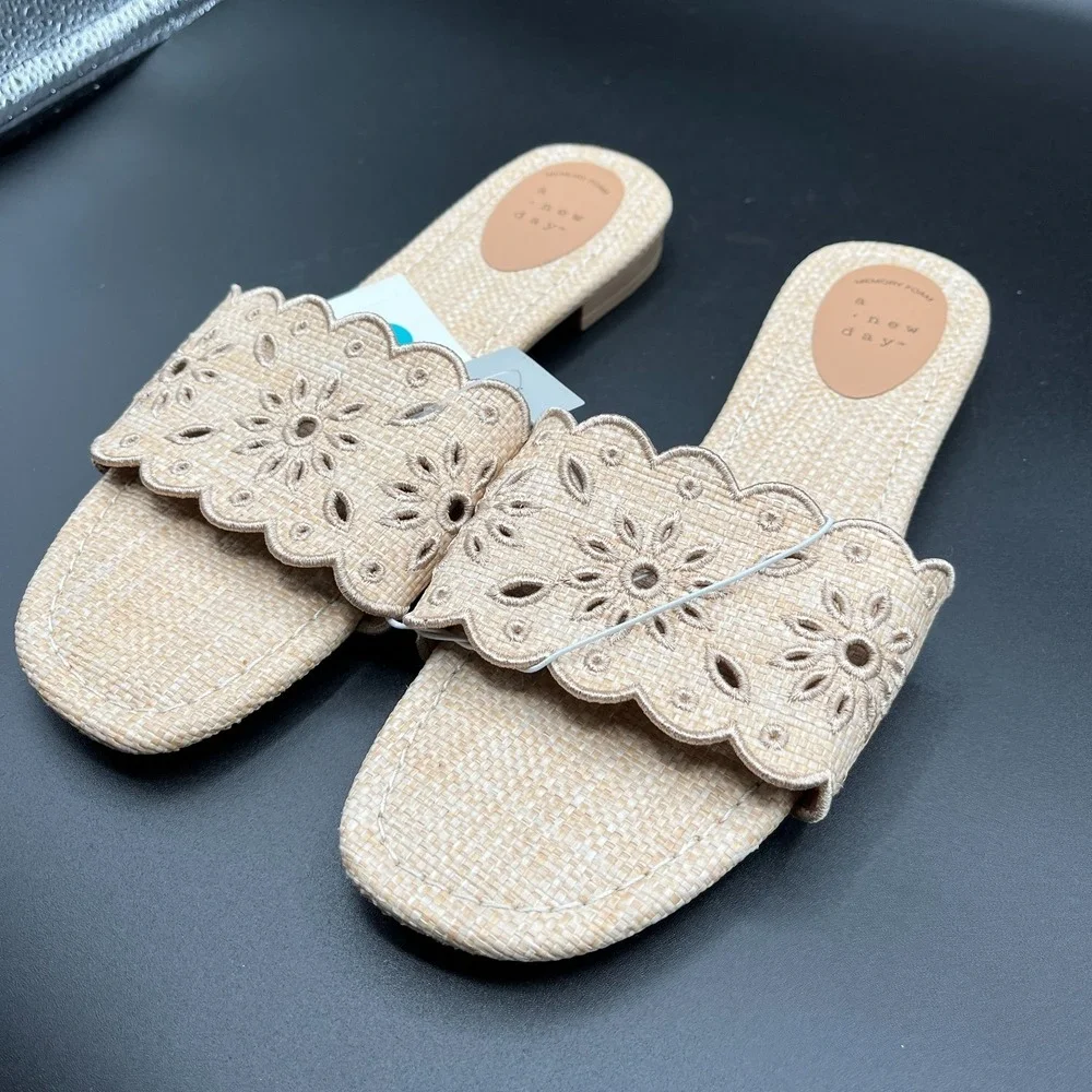 A New Day Cecile Slide Sandals Womens 8 Natural Scalloped Memory Foam Square Toe